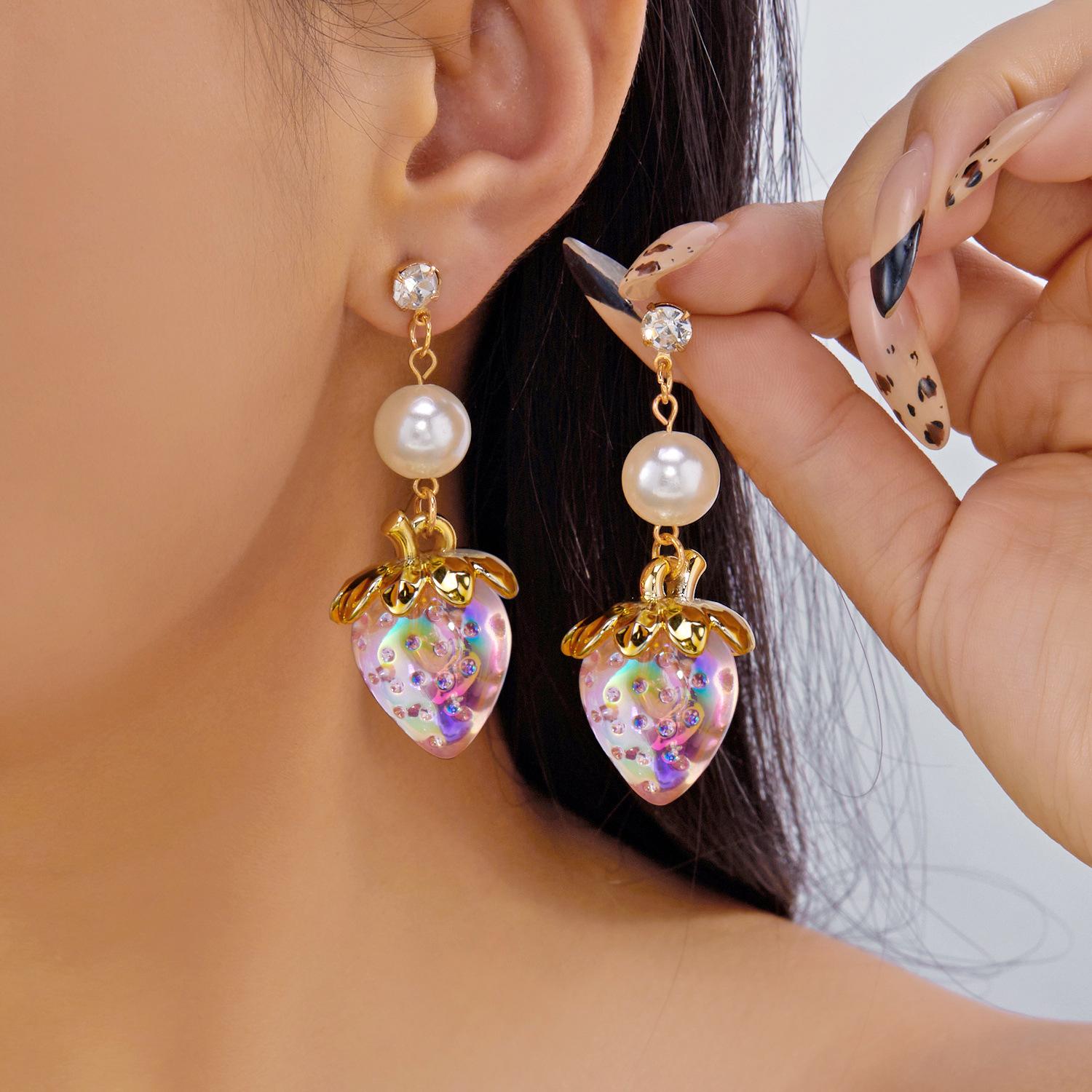 

1 пара милых красочных 3D серег с бусинами в виде клубники, универсальные и милые