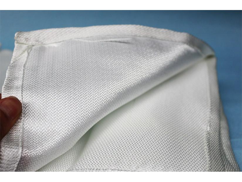 Ognioodporny koc spawalniczy 1x1 metr - Włókno szklane, ucieczka pożarowa i dymoszczelna tkanina trudnopalna