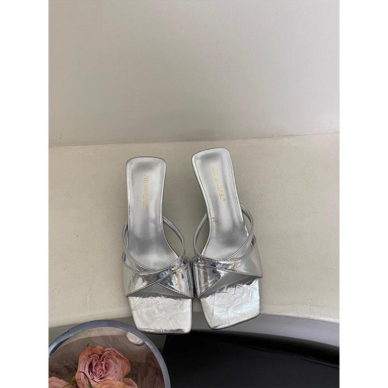 French temperament niche open-toed square head cool slippers women's summer wear one-word thin strap high heels thick heel