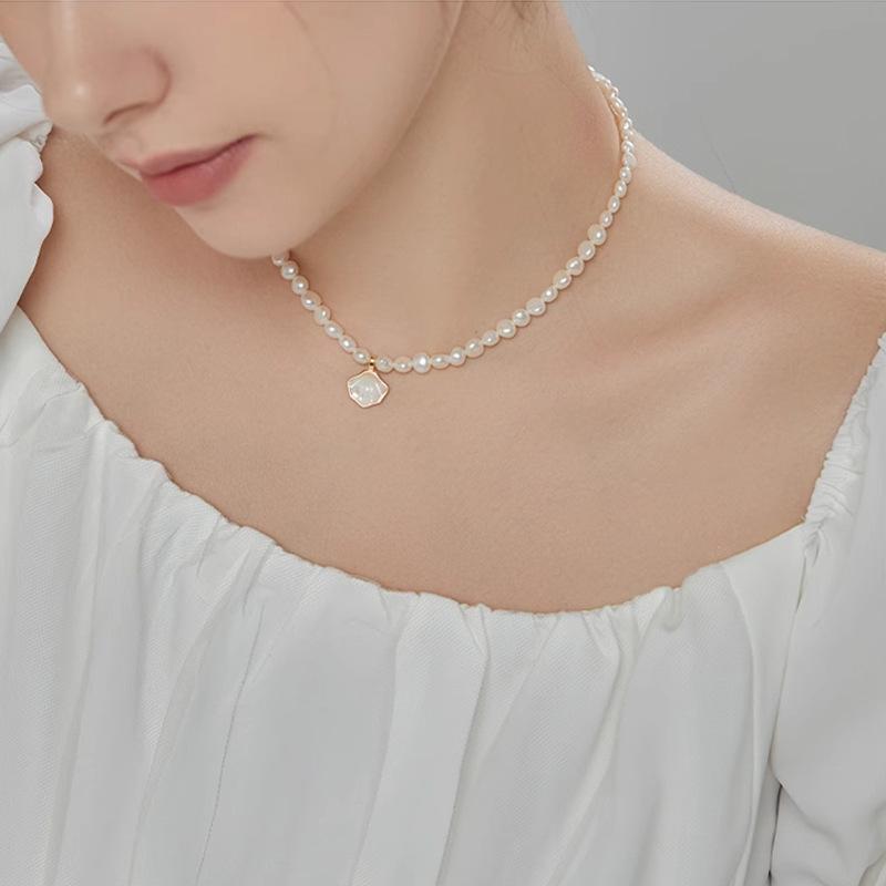 Freshwater Shell Cloud Baroque Irregular Freshwater Pearl Necklace for Women, Fashionable Collar Chain