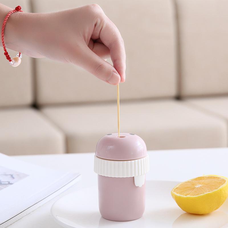 "Creative Bear Toothpick Box for Home - Cartoon-Themed Portable Toothpick Holder"