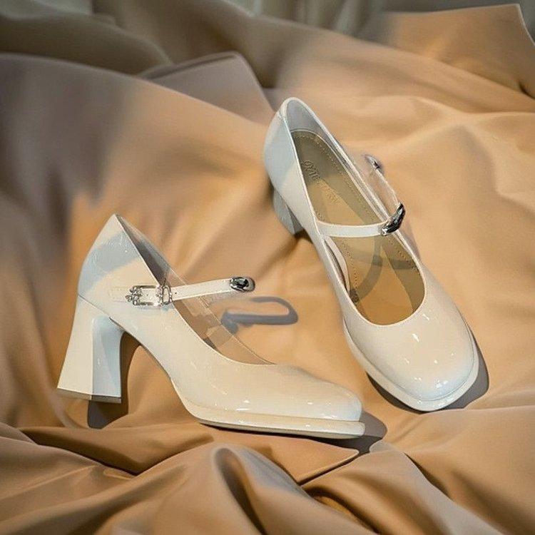 

2025 spring and autumn new patent leather single shoes French retro word with sexy high heels waterproof table round head thick heel women 40