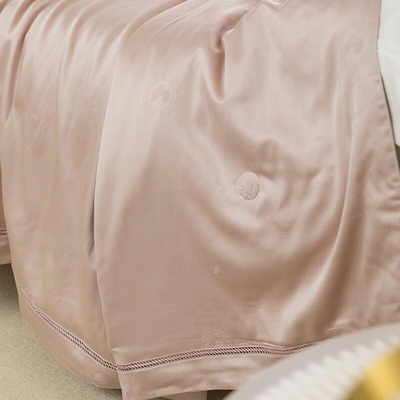 Louis Caro Lyocell Jacquard Mulberry Silk Duvet