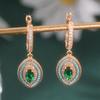 Exquisite vergoldete grüne synthetische Zirkonia lange Hängeohrringe für Damen Vintage Bankett Schmuck Accessoires Handwerk