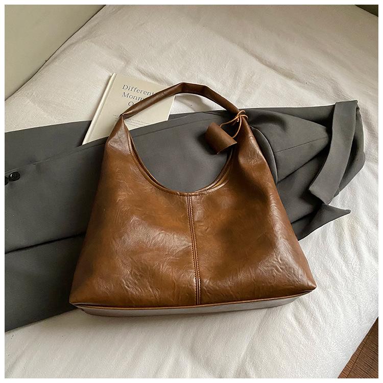 Large Capacity Underarm Bag Women's 2025 Autumn New Hollow Shoulder Women's Bag Fashion Underarm Bag Commuter Tote Bag