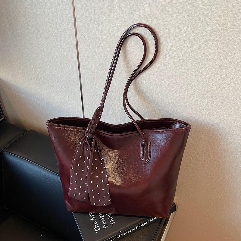 

Large capacity bag, tote bag, retro armpit bag, fashionable and versatile commuter bag, high-end bag. бордовый