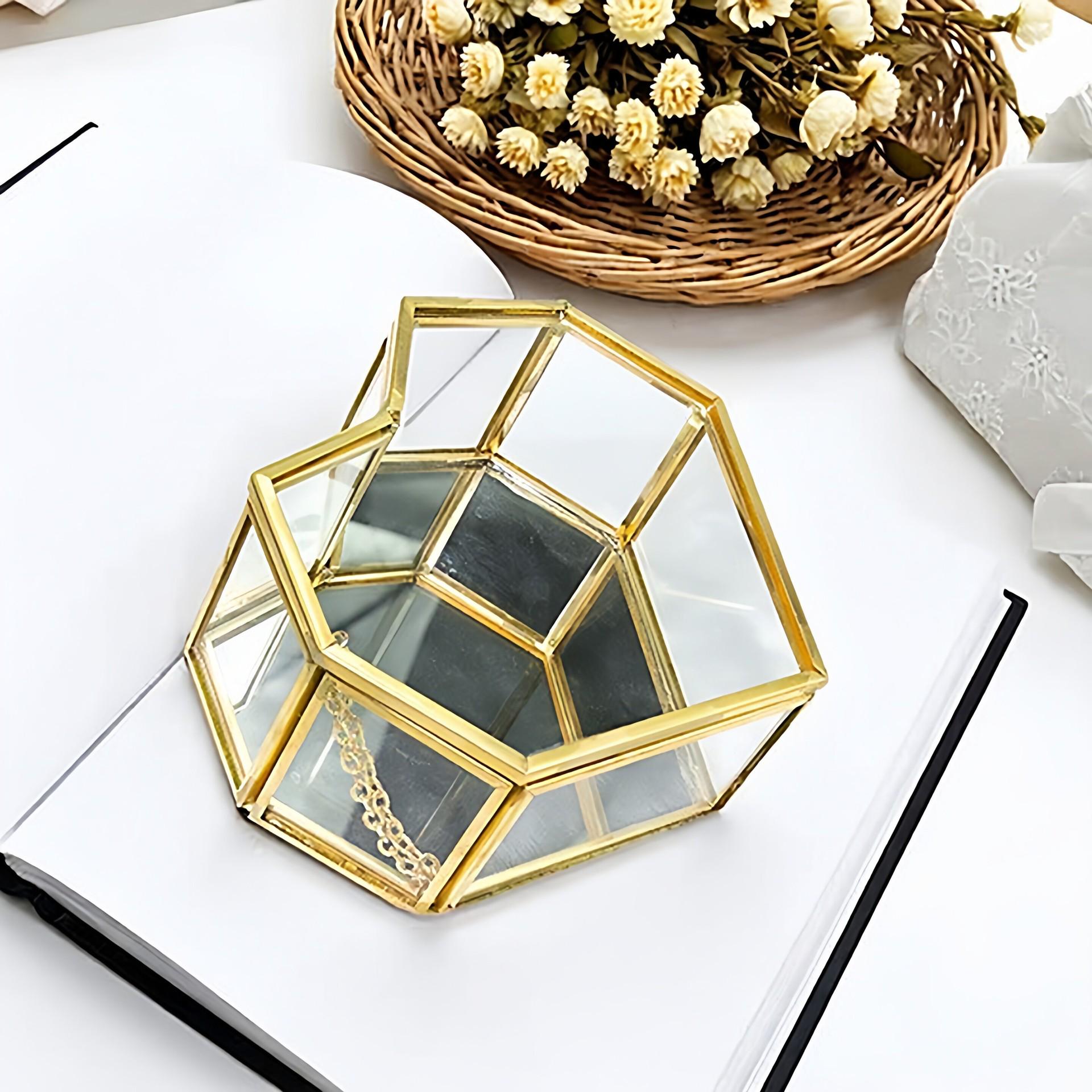 

French Court Heart-shaped Jewelry Box: Mori-Style Wedding Ring, Necklace, and Earring Gift Box 12x12x5 cm