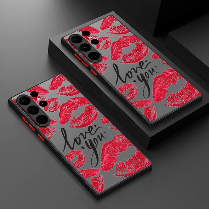 

Тонкий противоударный матовый чехол с узором в виде красных губ для Samsung S25 Ultra S24 FE S23 S22 A16 A56 A55 A36 A26 A15 A35, защитный прозрачный чехол для объектива телефона Samsung S23 чёрный