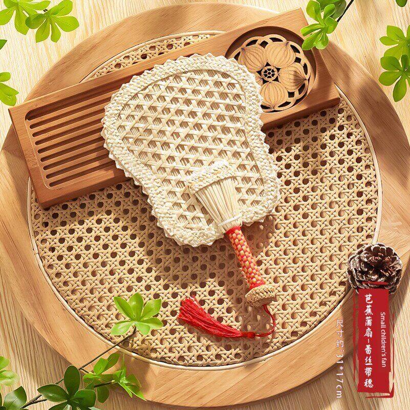 Baby Fan That Can Be Chewed, Hand-Cranked Small Palm Fan, Hand-Woven Fan, Traditional Banana Leaf Fan for Children, Girls, and Babies