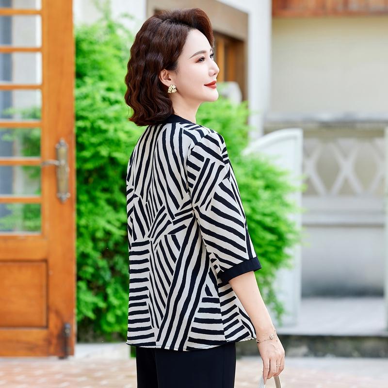 Summer Fragmented V-Neck Top For Middle Aged Elderly Mom's Shirt With Noble Temperament Enlarged Loose Fit Shirt