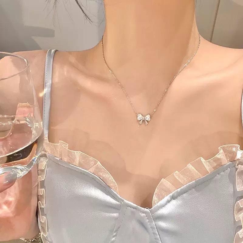 Halskette Wohlfahrt Lotus Chinesischer Schmetterling Ping An ins Studenten-Halskette Einfach Freundin