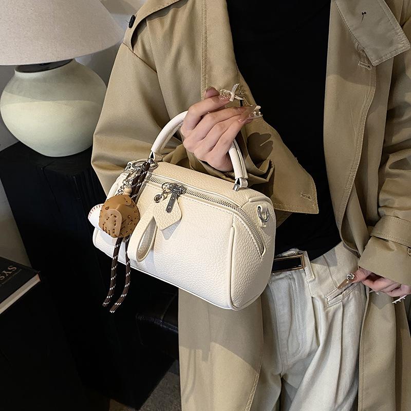 Niche Retro Foreign Style Small Bag Women's Bag 2025 New Versatile Hand Carry Small Square Bag High-end Shoulder Messenger Bag
