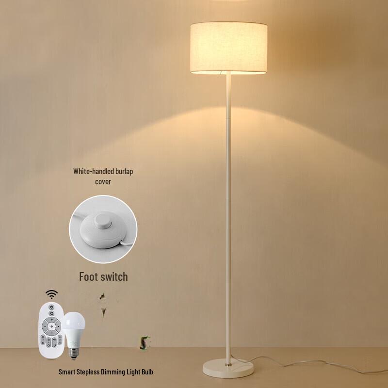 Напольный светильник с белым льняным абажуром