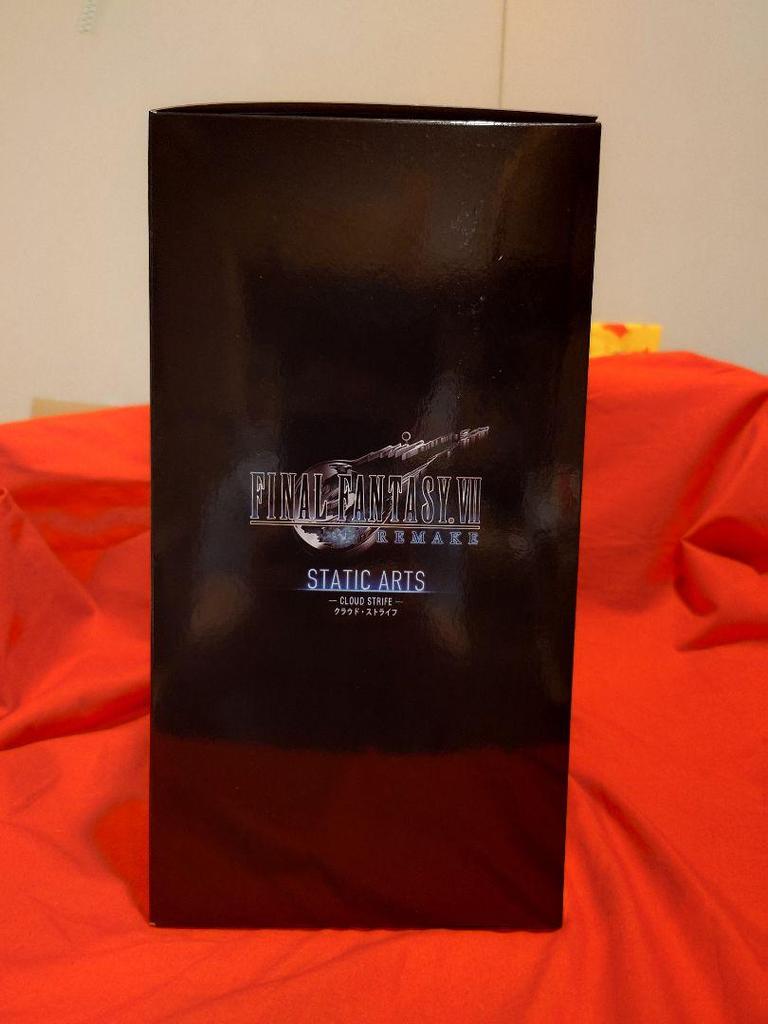 [Б/У] Final Fantasy VII Remake Клауд Статик Артс