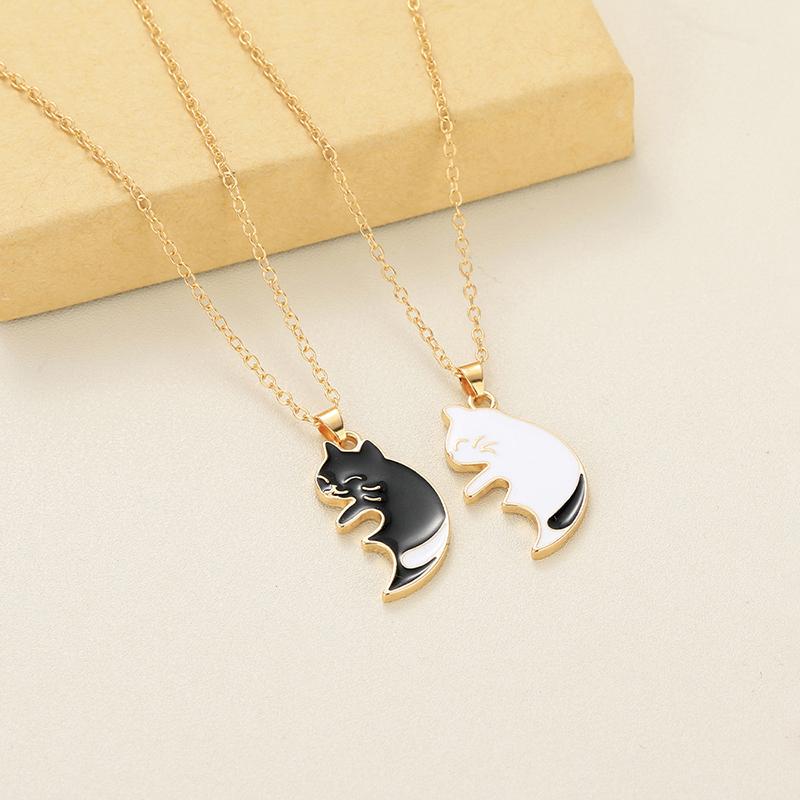 Hug Cute Pet Cat Pendant Necklace Women Girls  Trendy Jewelry Couple Gift Friendship Necklace