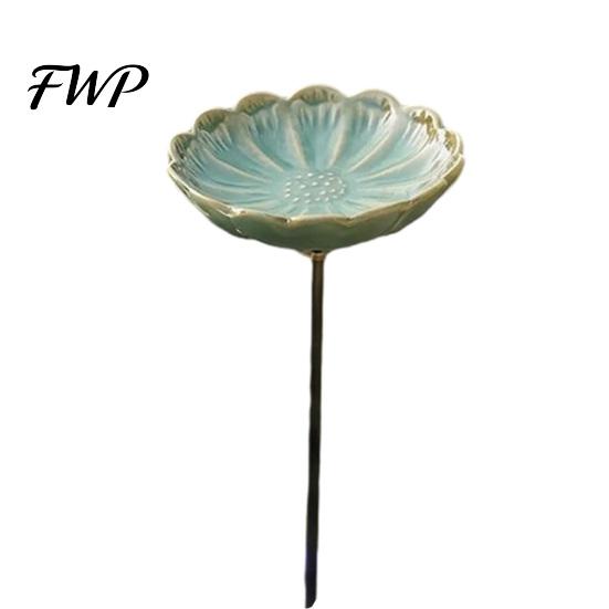 Bee Watering Station Ceramic Flower Feeder, Garden Station, Outdoor Feeder Decorative Butterfly Cup for Thirsty Pollinators Patio Yard Decor