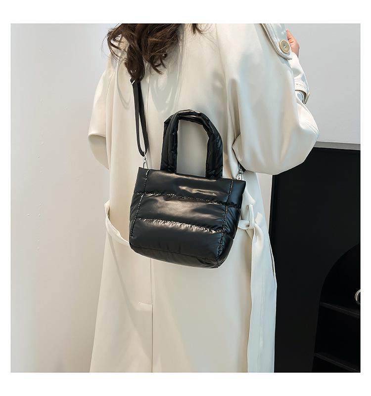 2024 Dámská ležérní módní taška přes rameno: Lehká péřová bavlněná bunda ve stylu pro podzim/zimu, všestranná kabelka a crossbody