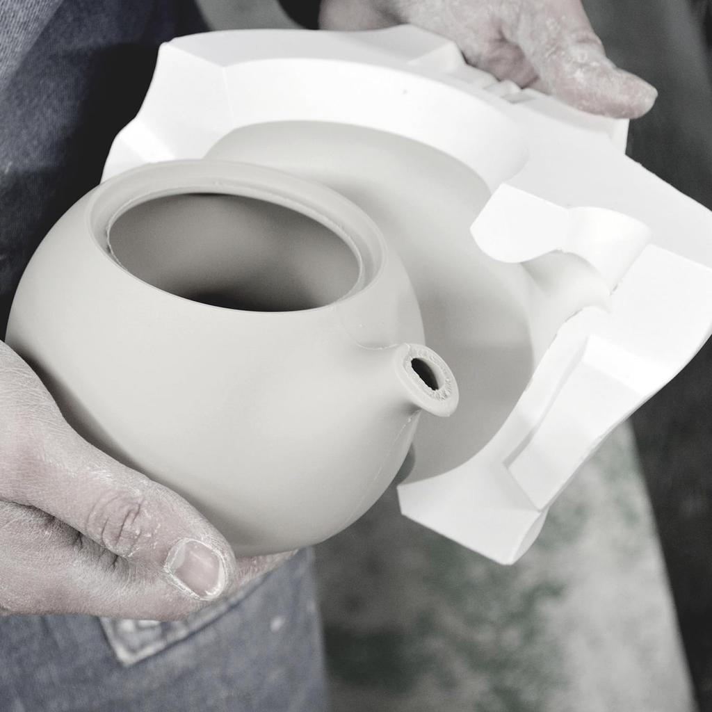 LOLO Earthenware Light Blue Made In Japan Gift Pottery Japanese Tableware Teapot, (Light Blue)