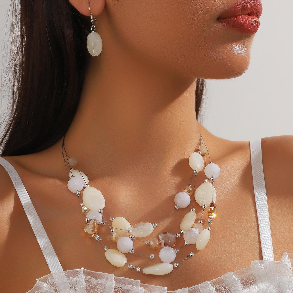 

Модные украшения для женщин белый