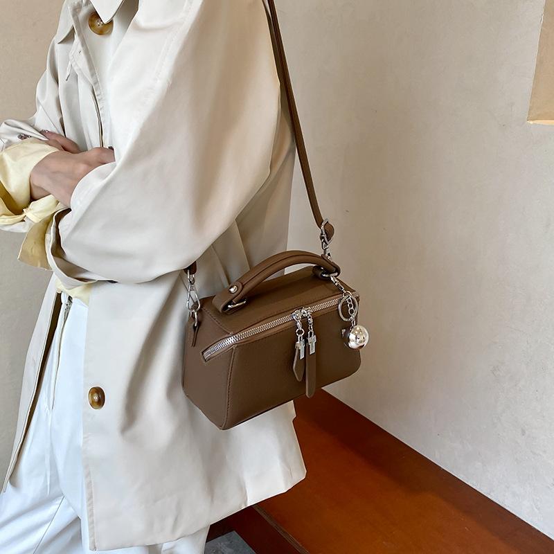 Fashion Handbag Women's Crossbody Bag 2026 New Retro Leather Bag Boston Shoulder Messenger Bag Small Square Bag
