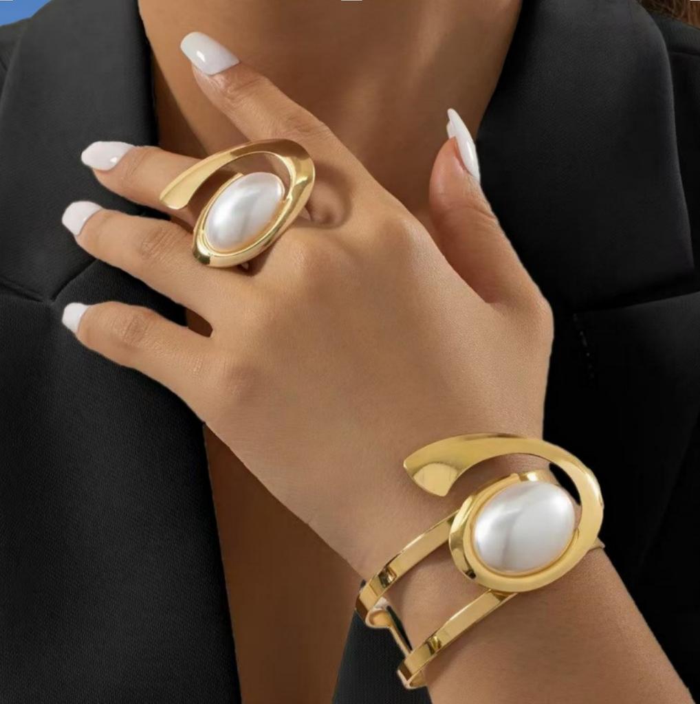 Personality exaggerated necklace high-end geometric E-shaped stud necklace bracelet ring jewelry set