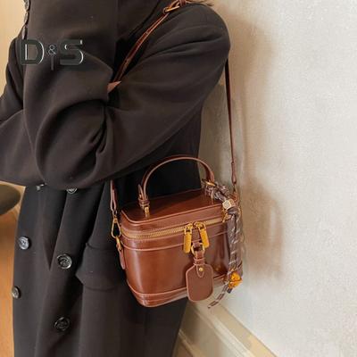 Crossbody Bag Bucket Shape Faux Leather Bell Rope Decor Handbag Vintage Zipper Closure Smooth Surface Shoulder Bag for Work Party Travel