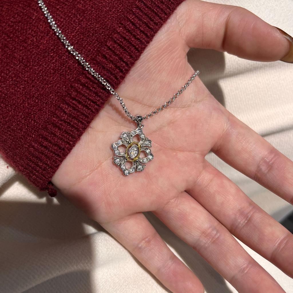 Italian Brass Qi Lati Full Diamond Hollowed Four-Leaf Clover Necklace Female Retro Court Style Flower Collarbone Chain