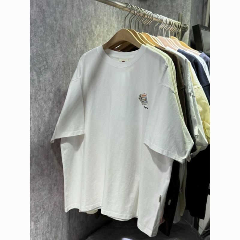 Unisex Übergroßes Braunes Kurzarm-T-Shirt mit Zeitungsaufnäher Lässiges Lockeres Baumwoll-T-Shirt