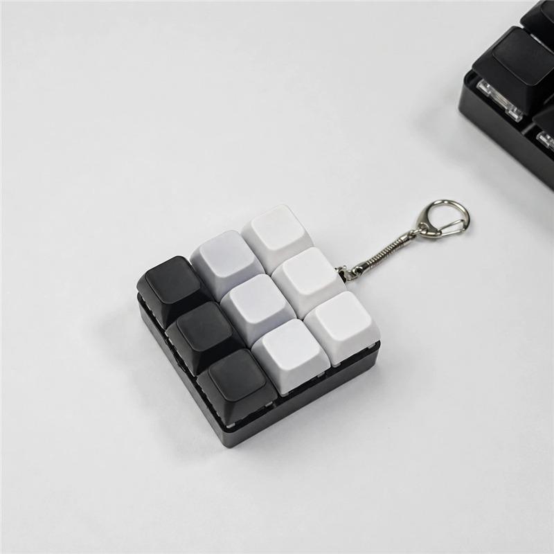 Kawaii Mini Mechanical Keyboard Clicker Fidget Toy Portable Keychain ASMR Sound Stress Relief Backpack Pendant Portable Gift Toy