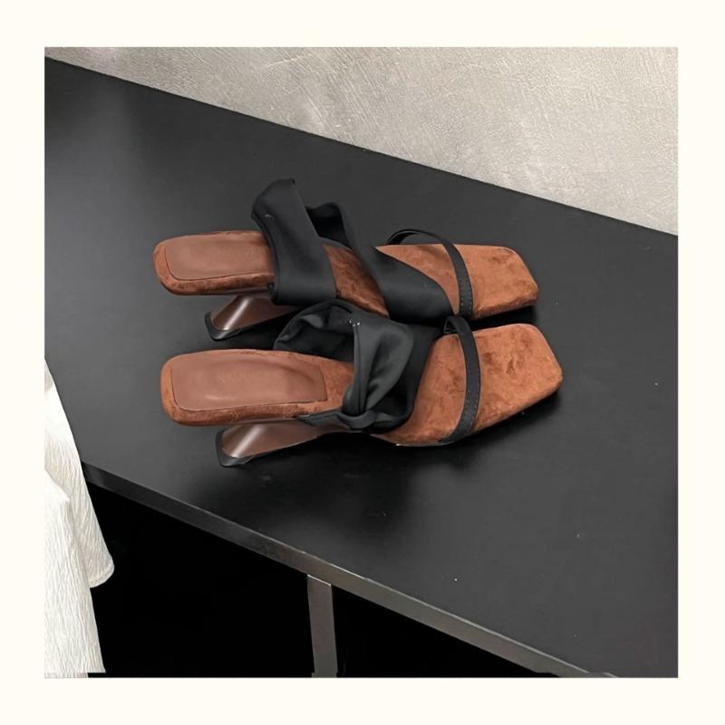 Summer New Fashion Versatile Niche Design Sense Retro Wedge Sandals Square Head Open-toed High-heeled Cool Slippers