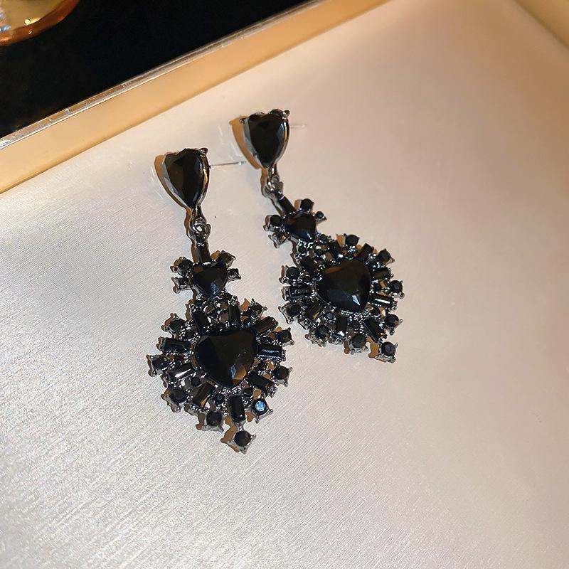 Vintage Silver Black Tassel Geometric Round Stud Earrings for Women - Elegant High-End Design