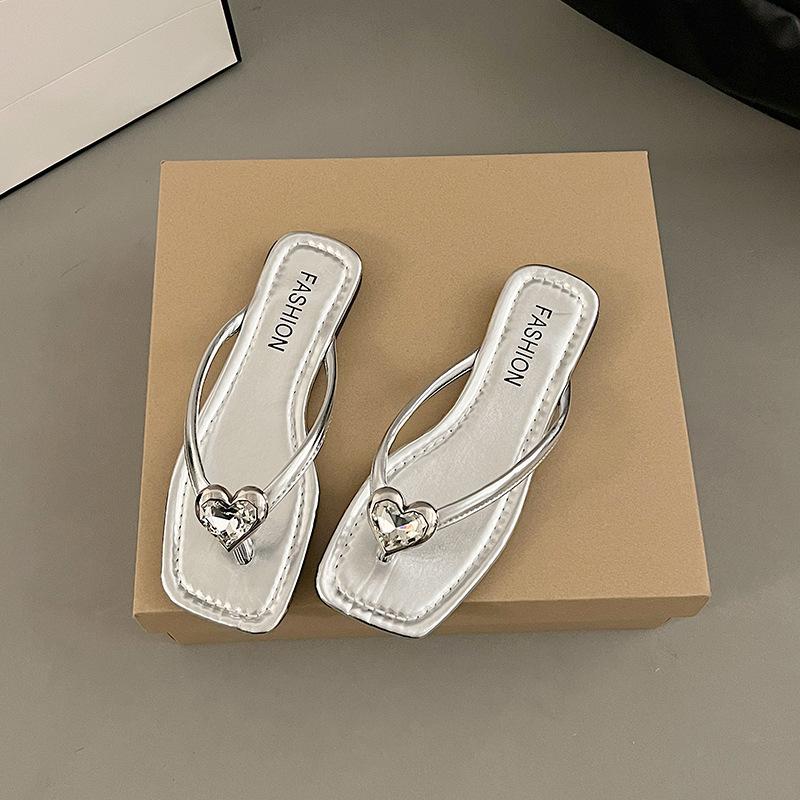 Flat-bottomed silver flip-flops women's shoes outer wear wholesale new summer soft-soled beach sandals