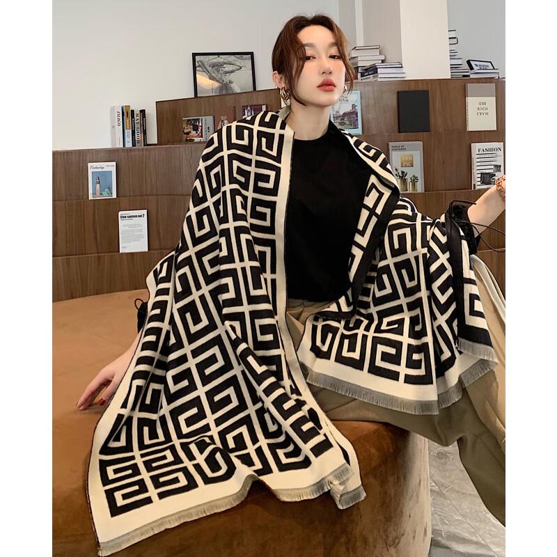 VICTORIA&VERA Elegant Large Fringed Scarf