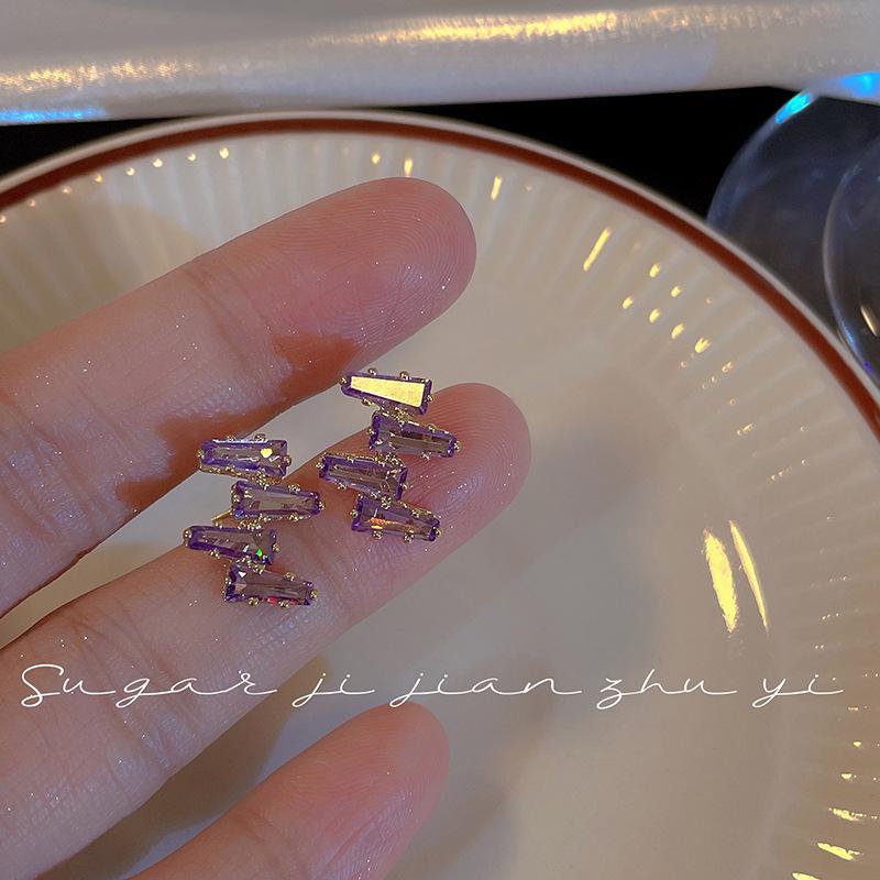 

Уникальные серьги с фиолетовым цирконом в форме неправильного винограда: Элегантный, Универсальный и Роскошный Дизайн для Женщин