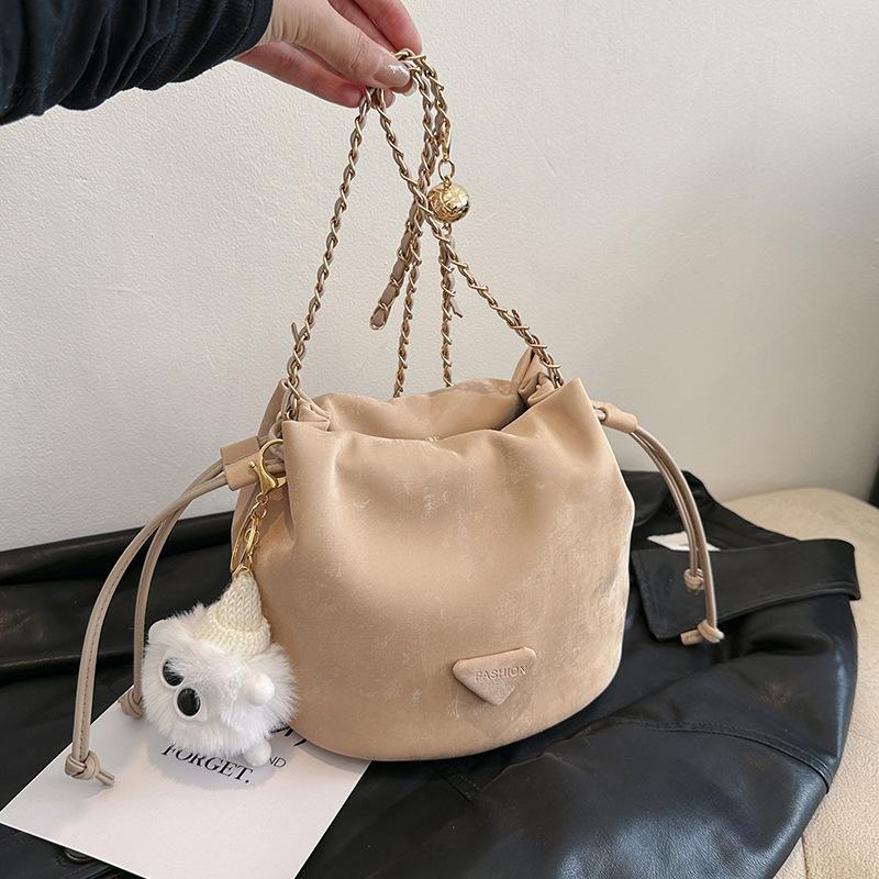 Solid color simple fashion chain small bag women's spring new versatile messenger bag bucket bag