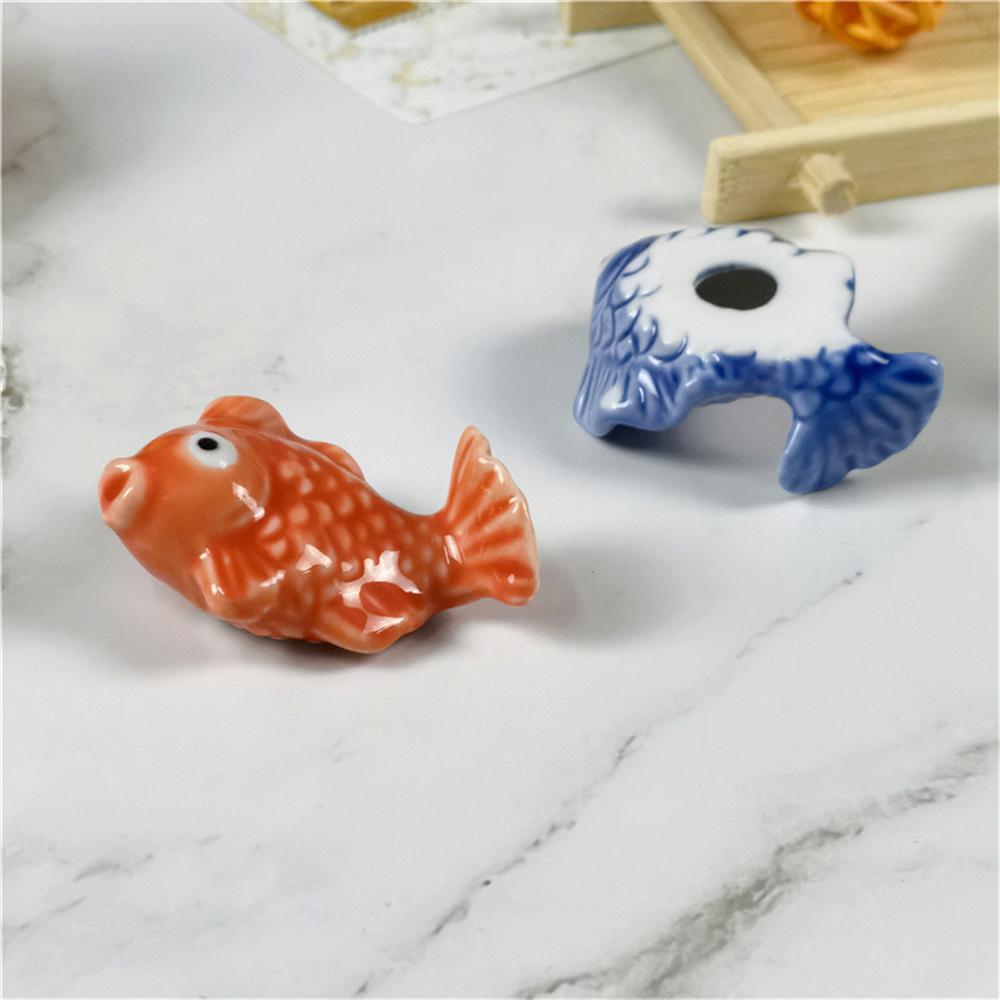 

2/4/6PCS Chopsticks Ceramic Cartoon Little Carp Cuisine Restaurant Spoon Rack Carp Color Chopsticks Rack