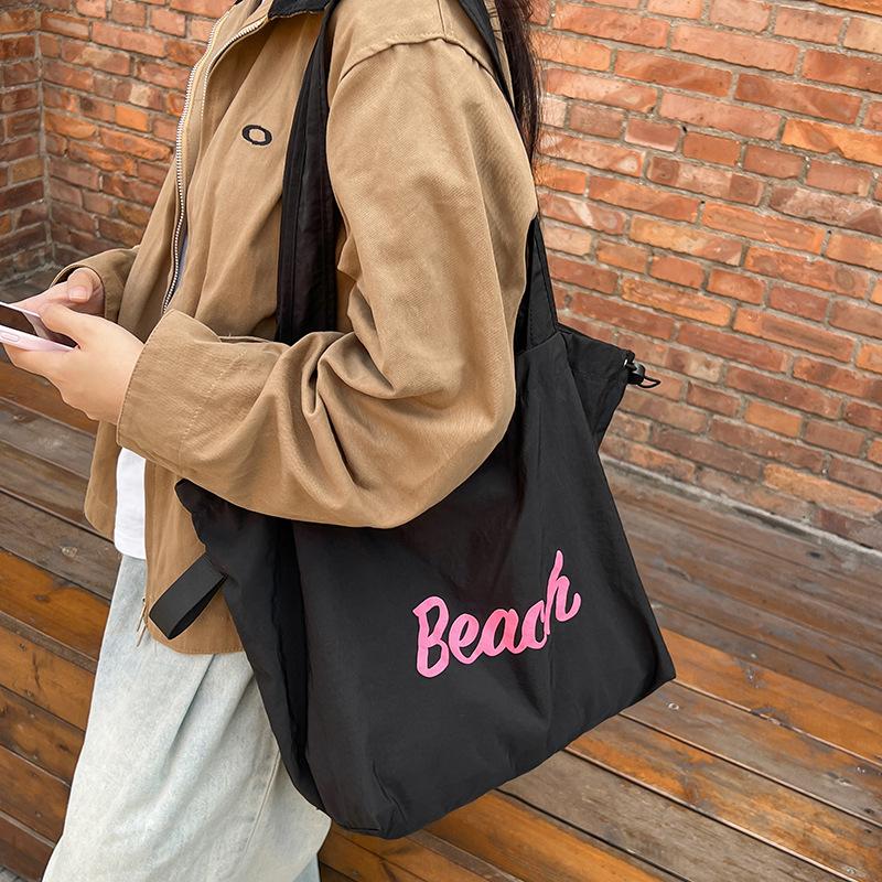 Tasche Damen Alphabet Bedruckte Nylon Schultertasche Lässig Vielseitig Tragbar Kordelzug Große Kapazität Tragetasche