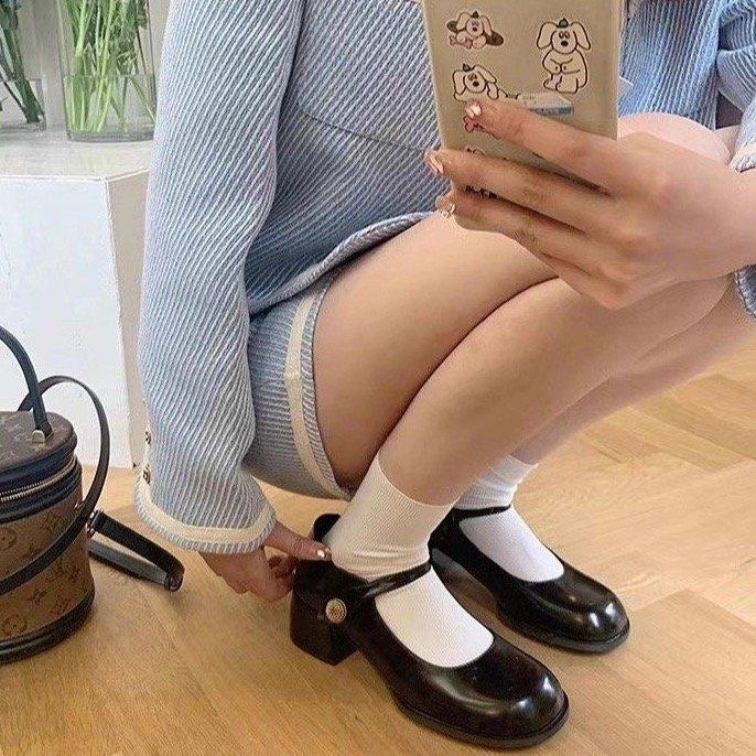 

Туфли-лодочки в стиле знаменитостей на толстом каблуке с пряжкой в виде одного слова, женские туфли-лодочки Мэри Джейн во французском стиле, маленькие кожаные туфли на высоком каблуке 39 чёрный