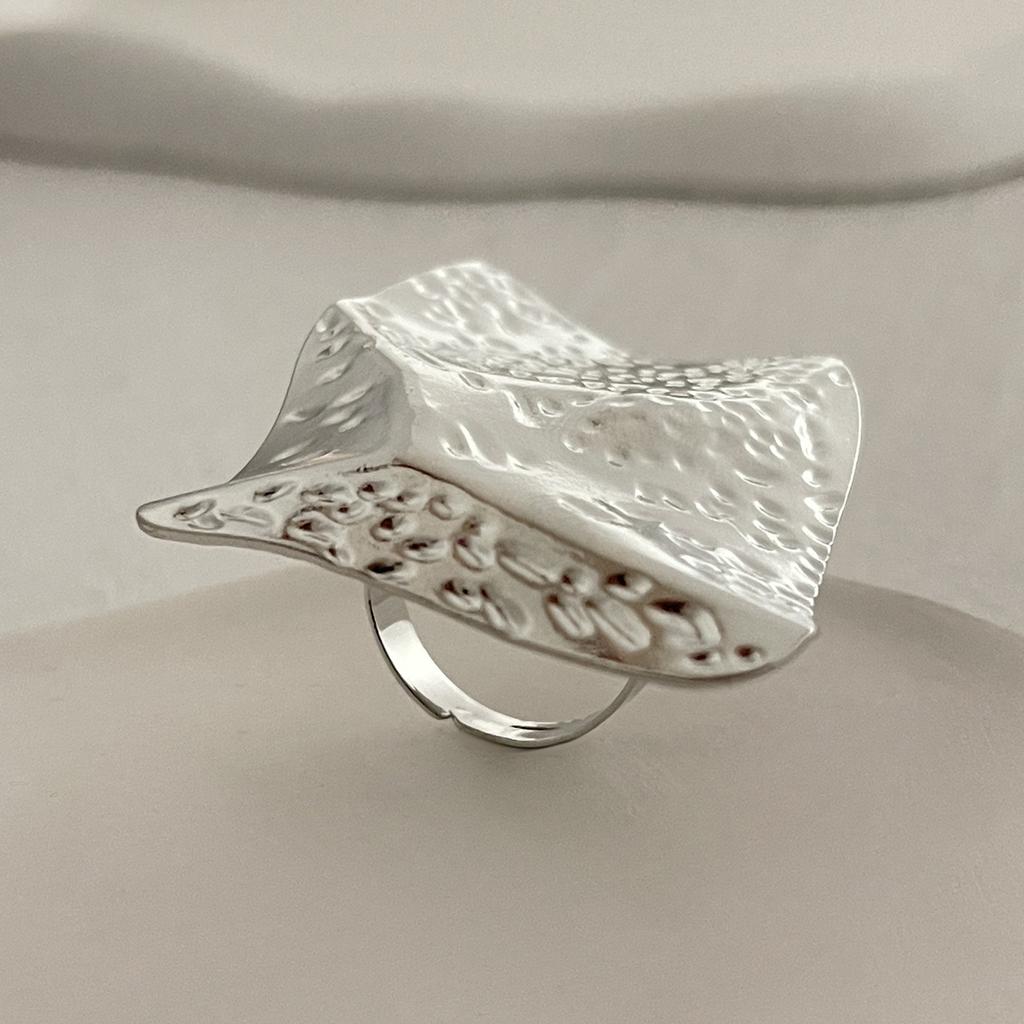 Retro Old Geometric Knock Pattern Disc Ring, Cold Wind Metal Pleated Flower Ring