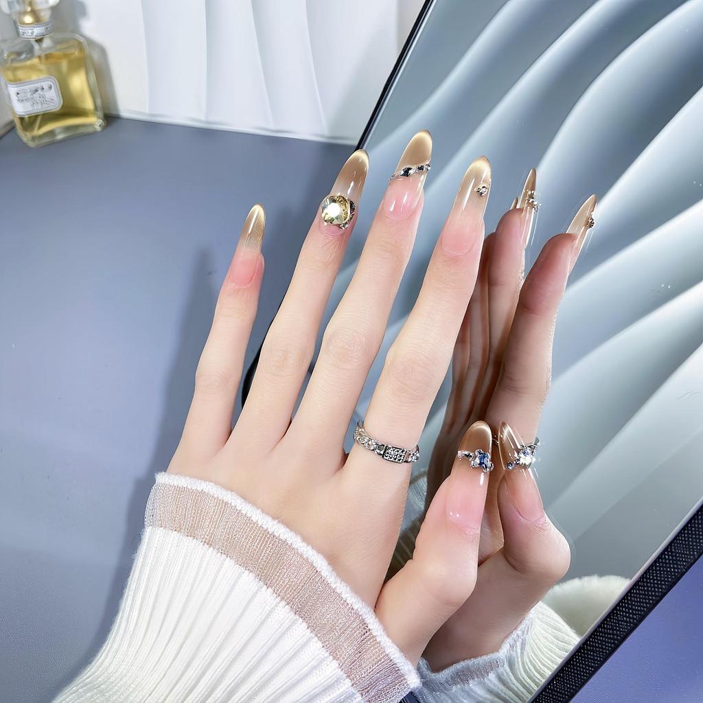 Gemstone Diamond Press-On Nails: Luxurious Gold Nude Gradient with Cat Eye and Whitening Effect.