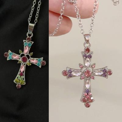 Diamantový gotický krížový náhrdelník: Retro Punk Reťaz na kľúčnu kosť pre ženy, Európsky a Americký Y2K Niche Dizajn