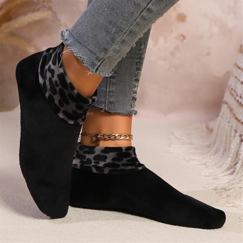 Women's Leopard Print Top Thermal Socks for Cold Weather Nonslip Grip Soles Floor Socks Thick Fleece Lined Slipper Socks