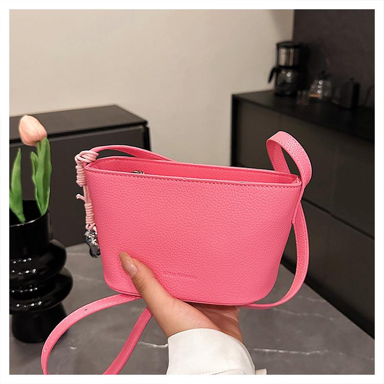 Ny messenger-veske fasjonabel skulderveske bøtteveske populær temperament kvinneveske personlig allsidig sommermodeller