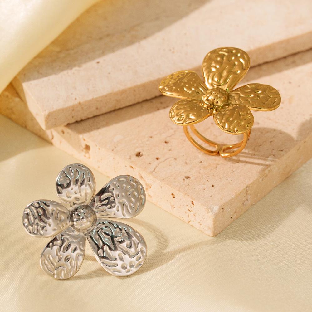 French Retro Luxury Flower-Shaped Titanium Steel Ring