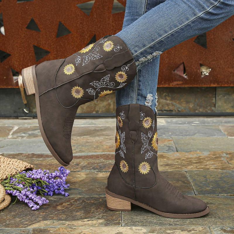 Women's Large Size Block Heel Short Boots Autumn and Winter New European and American Embroidered Versatile Low Heel Women's Martin Boots