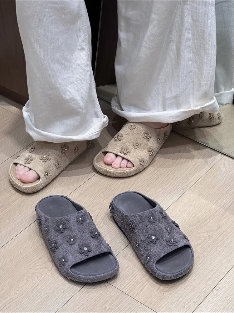 

Thick bottom round head Birkenstock drag fish mouth open-toed cool slippers women s pedal heavy industry rivets flower slippers 40 серый