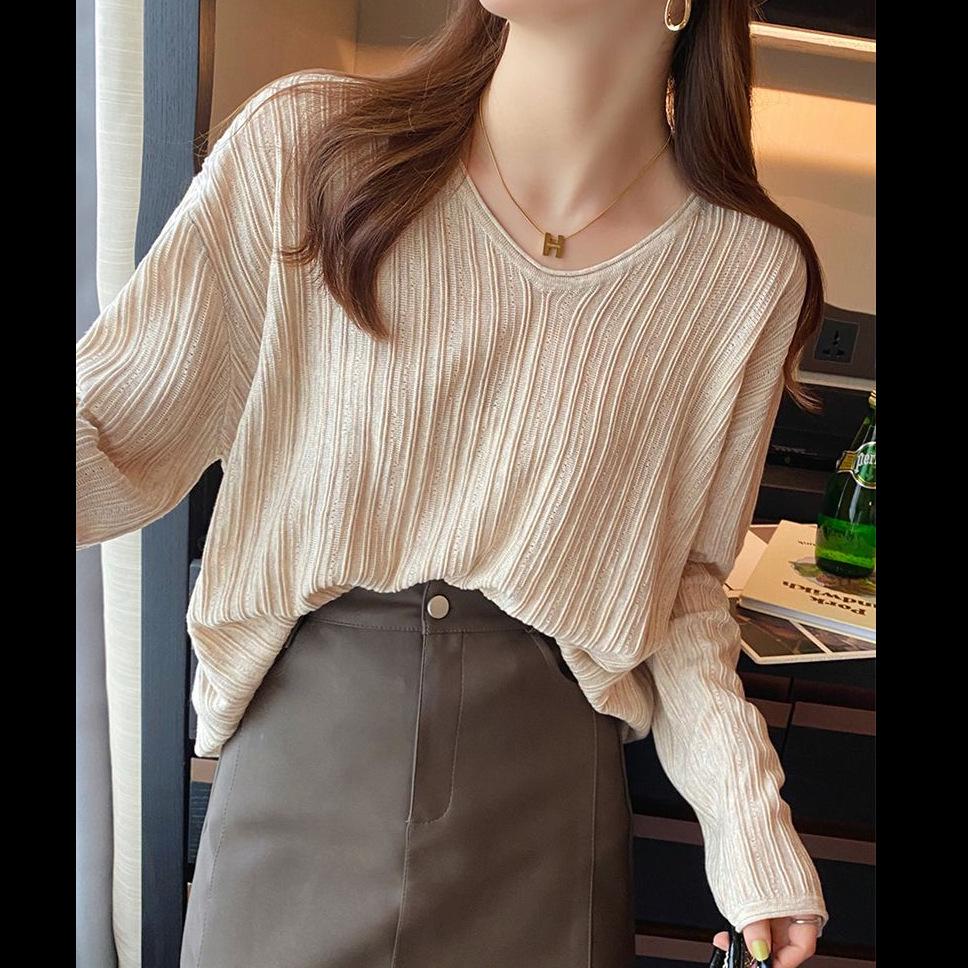 Women's Chic French V-Neck Knit Sweater, Lightweight for Spring/Autumn, Unique Korean-Style Design