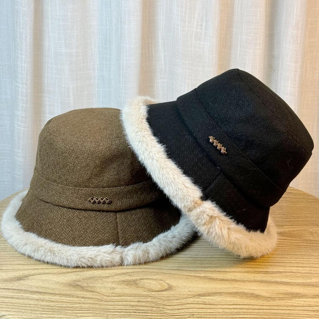 Woolen Thickened Warm Fisherman Hat Women's Winter Cold Proof Plush Ear Protection Hat Fashionable and Versatile Small Bucket Hat Showing Face