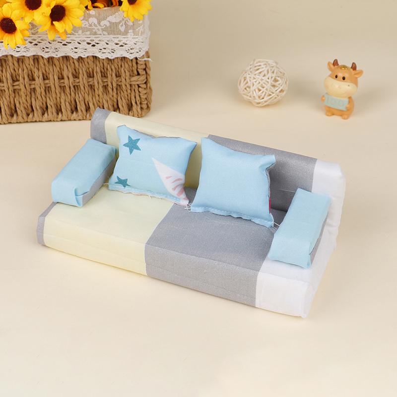 1 szt. Domek dla lalek Symulacja Mały Zestaw Mebli Sofa z Tkaniny w Kwiaty z 2 Poduszkami Akcesoria dla Lalek