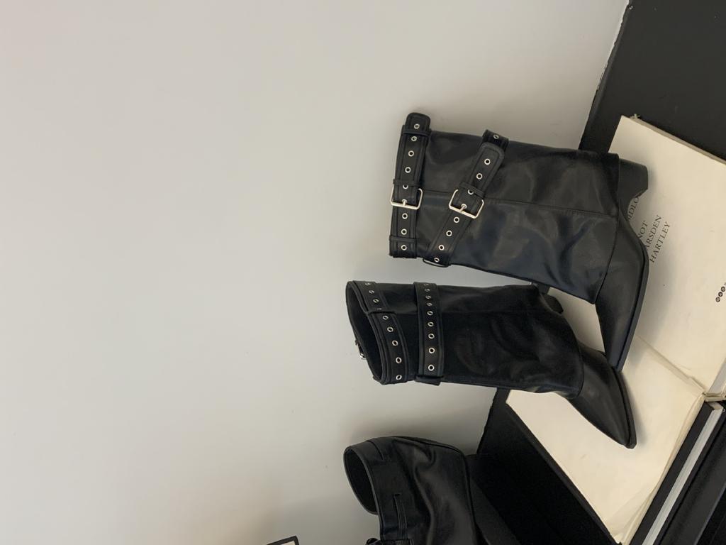 Niche Light Luxury 2025 Autumn and Winter Retro Pointed Thick Heel Women's Boots Women's Shoes High Heel Soft Leather